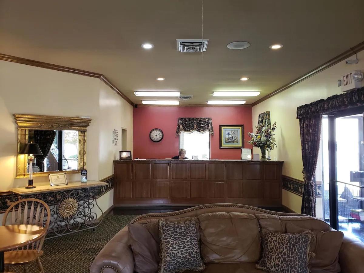 Hot Springs Village Inn Екстериор снимка